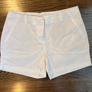 White Vineyard Vines Every Day shorts - size 8